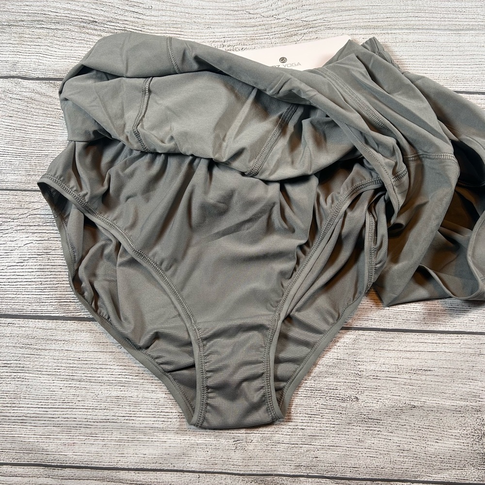 CRZ YOGA Women's Athletic Shorts in Gray - Picture 5 of 6
